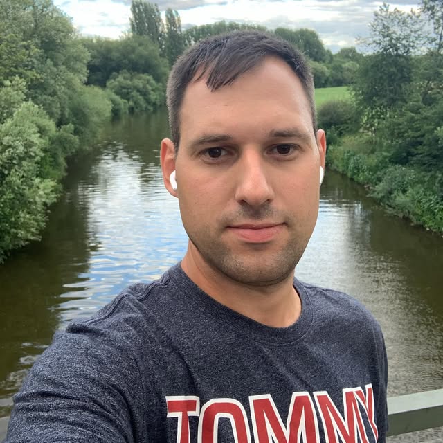 Marcel Nauheim am Wasser